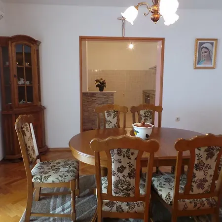 3-bedroom In Novi Vinodolski/vinodolska Riviera 15346 Apartment