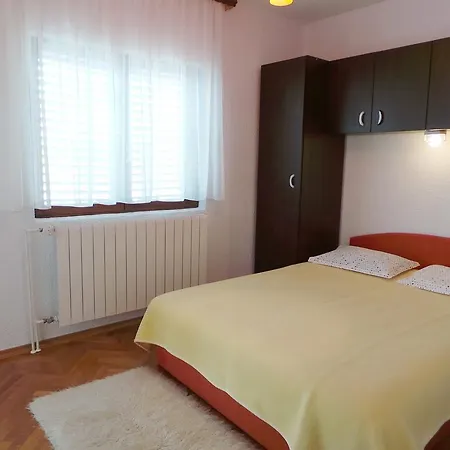 3-bedroom In Novi Vinodolski/vinodolska Riviera 15346 Apartment Novi Vinodolski